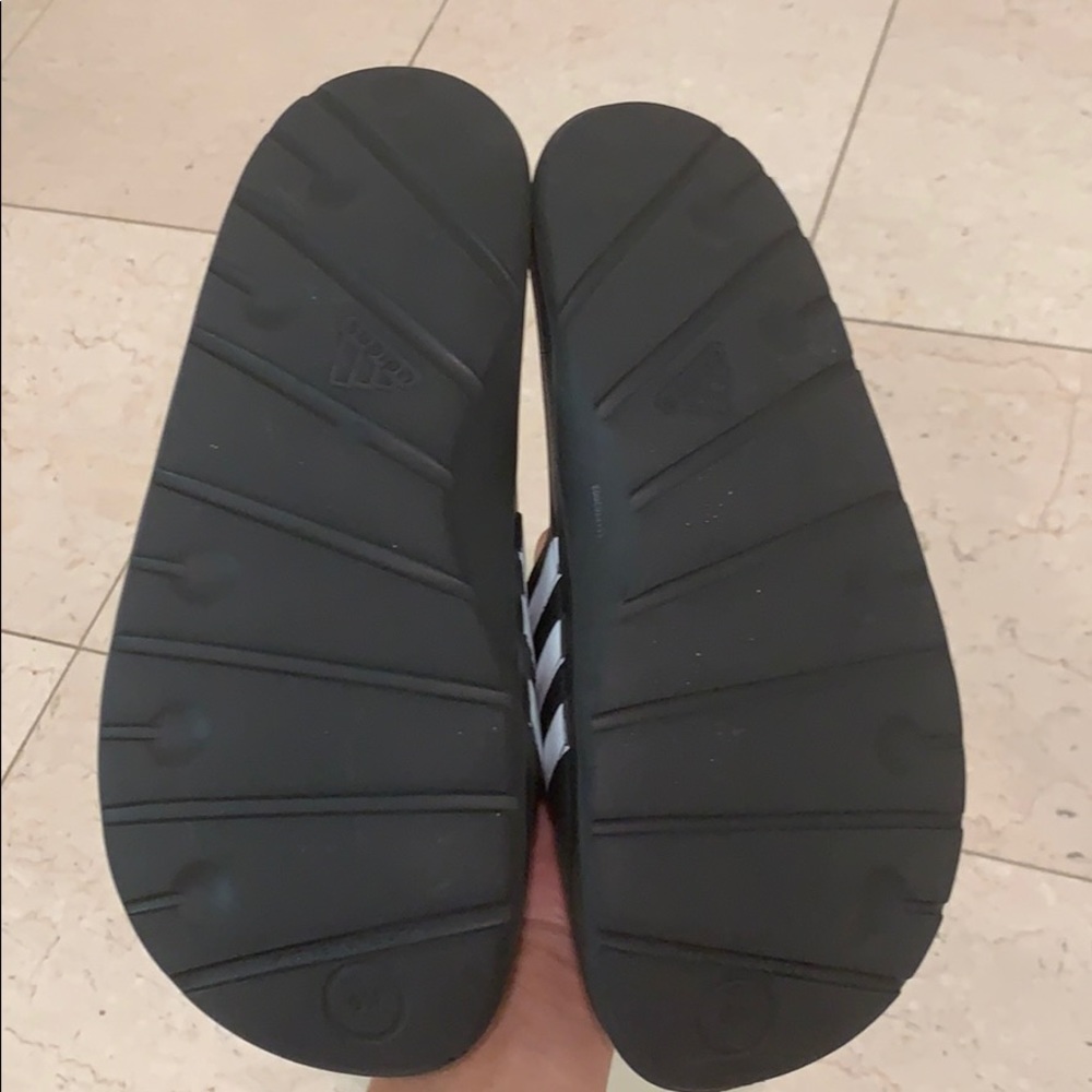 Adidas slipper free with any purchase - Picture 3 of 3